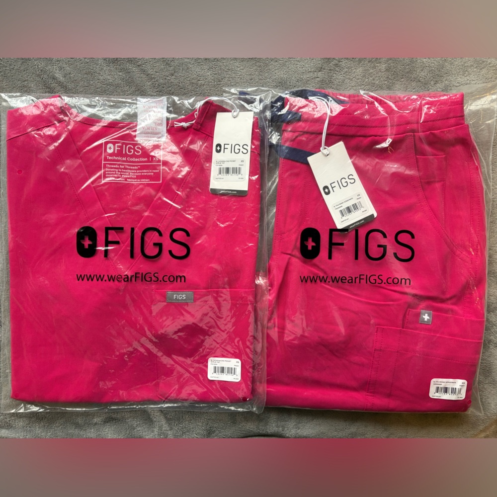 Figs Women’s Ultra Rose Scrub Set